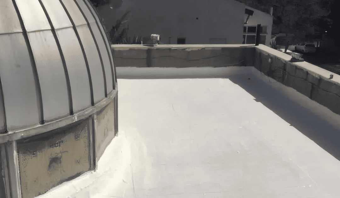 Come impermeabilizzare una vecchia membrana bituminosa danneggiata su un tetto piano